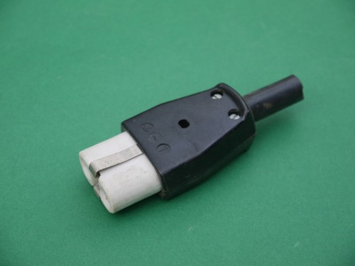 Heißgerätestecker schwarz